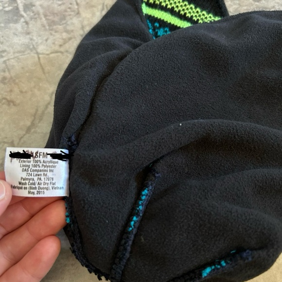 Touques, Winter Hats - Picture 3 of 5